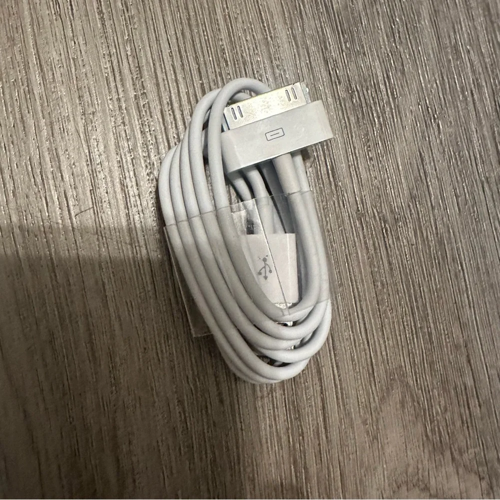 APPLE IPAD A1395 16GB Silver 2nd Gen With Charger